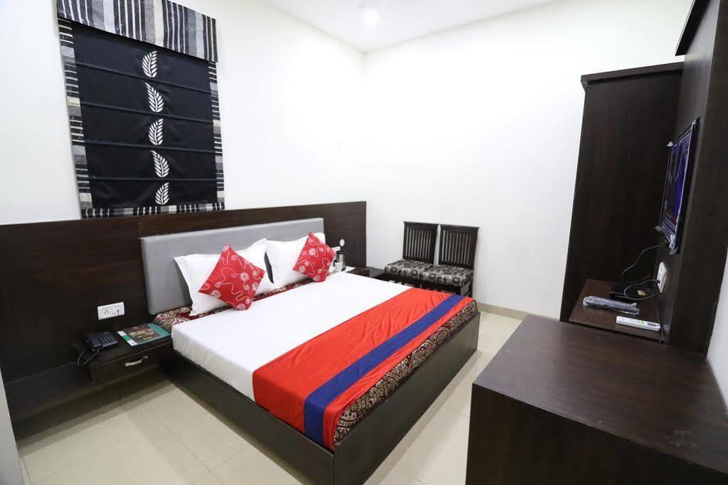 Hotel Ng Paradise Jagadhri Екстер'єр фото