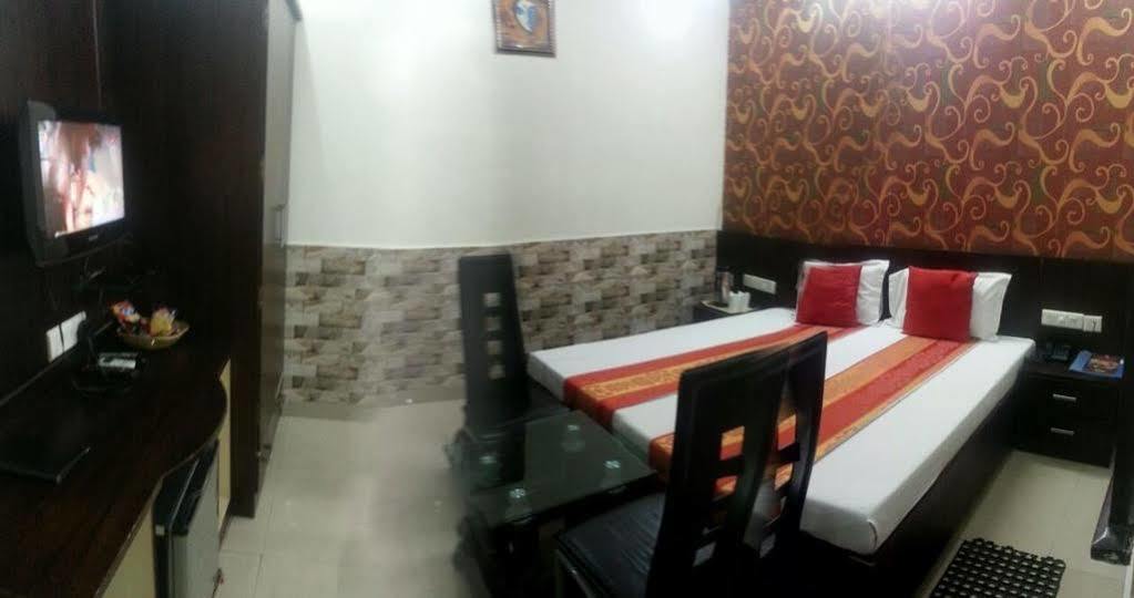 Hotel Ng Paradise Jagadhri Екстер'єр фото